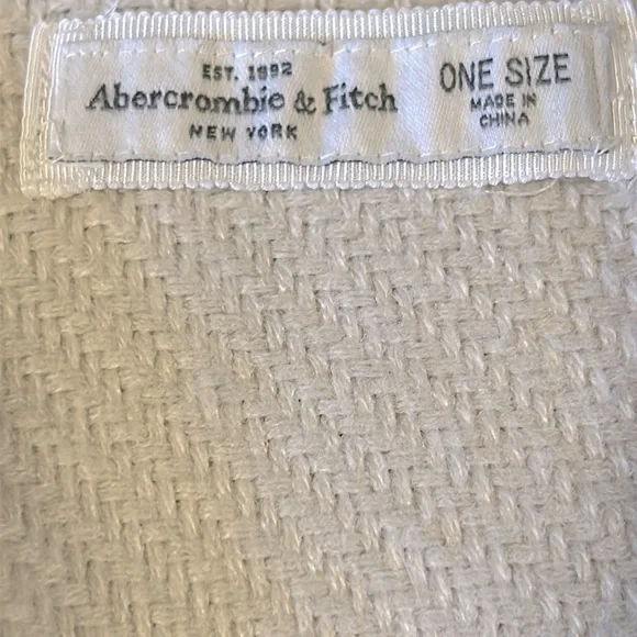 ABERCROMBIE & FITCH Shawl one size has pockets and fringe - Picture 8 of 8